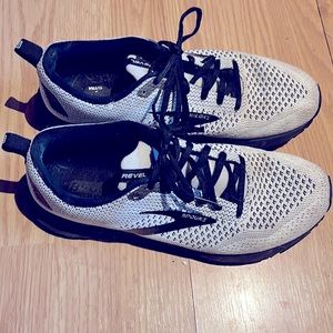 Womens Brooks Revel